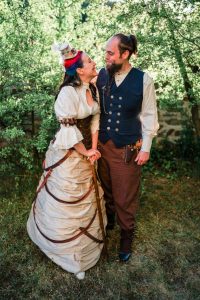 Steampunk-Hochzeitskleidung von Braut & Bräutigam - Foto von Timo Barwitzki
