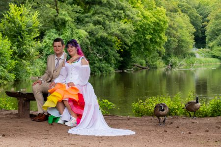 Regenbogen-Brautkleid, Foto von www.instagram.com/chrissis.blickwinkel