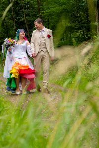 Regenbogen-Brautkleid, Foto von www.instagram.com/chrissis.blickwinkel